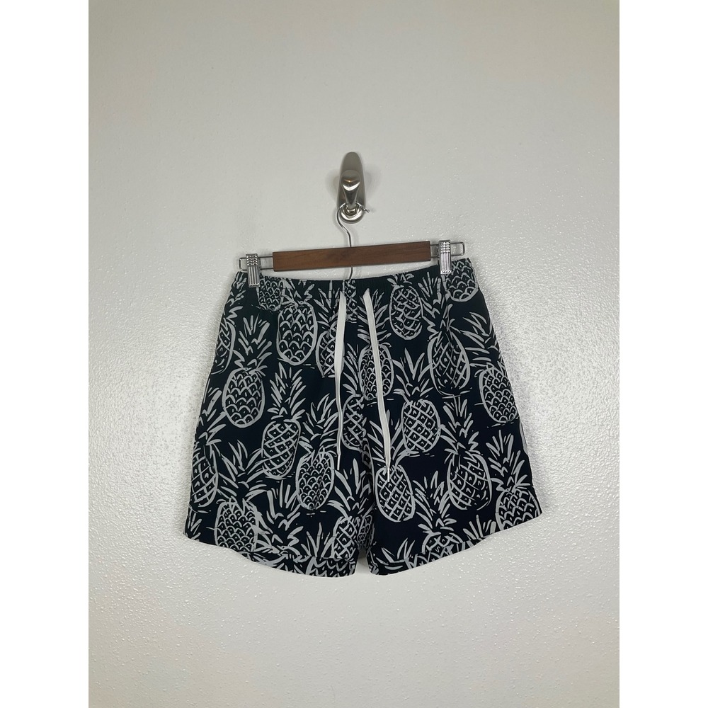 Chubbies Mens Swim Trunks Navy Blue White Pineapple Print 5.5 Inch Inseam Medium